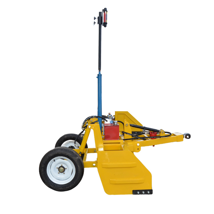 Traktor dipasang leat land