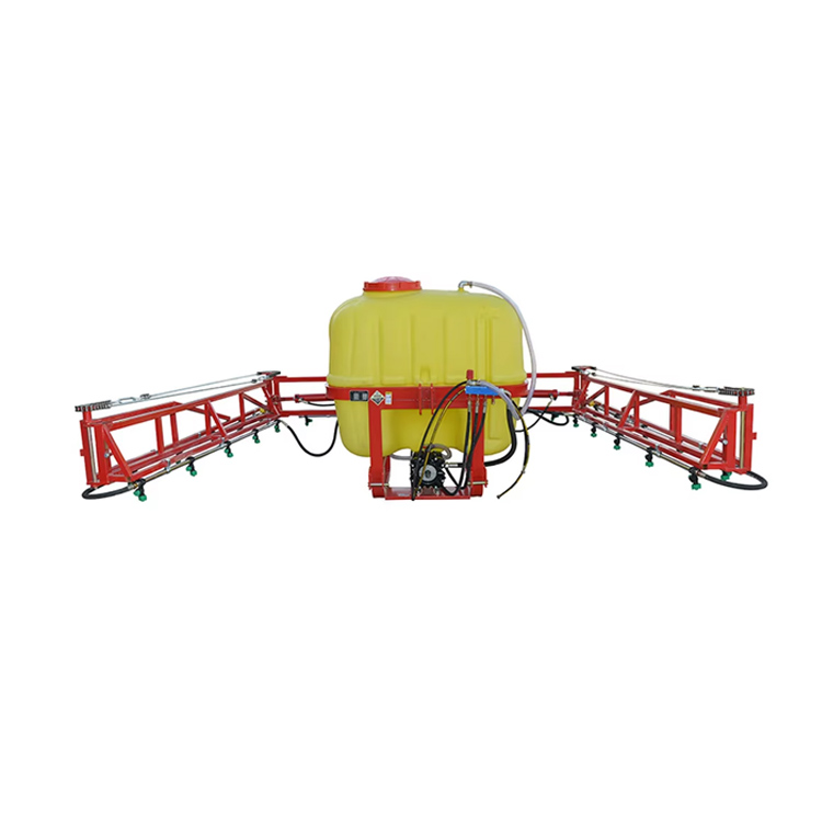 Traktor dioperasi sprayer boom